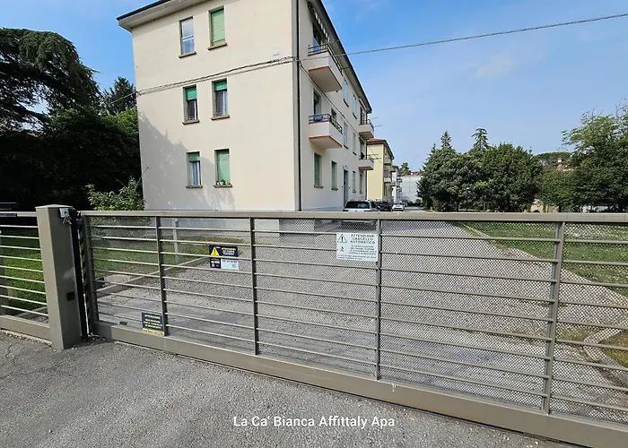 La Ca\' Bianca Affittaly Apartments
